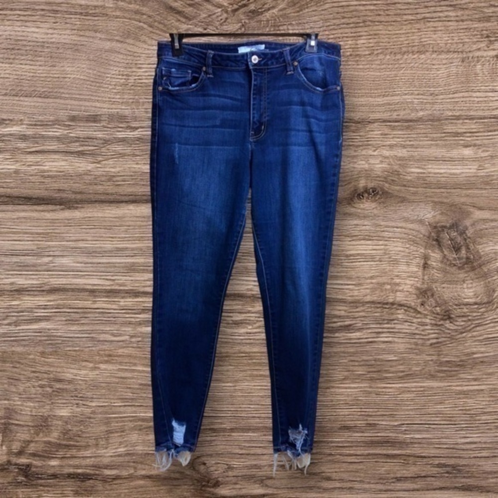 KanCan dark wash, jeggings, distressed. XL stretch